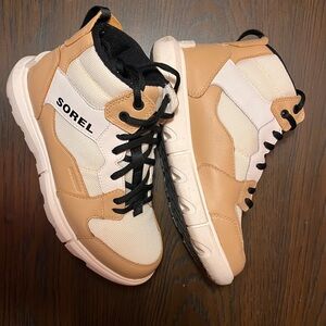 WOMEN’S SOREL EXPLORER II SNEAKER MID, size 8